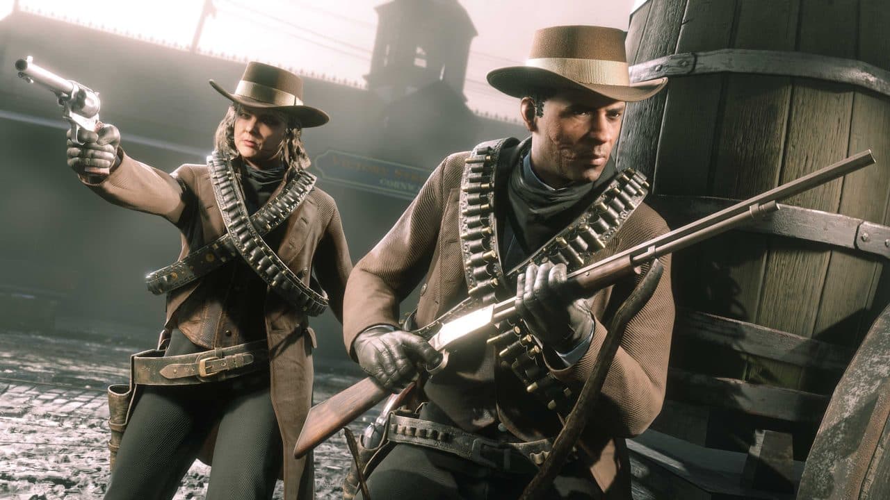 2 Red Dead Online players taking cover behind barrels looking ready için combat